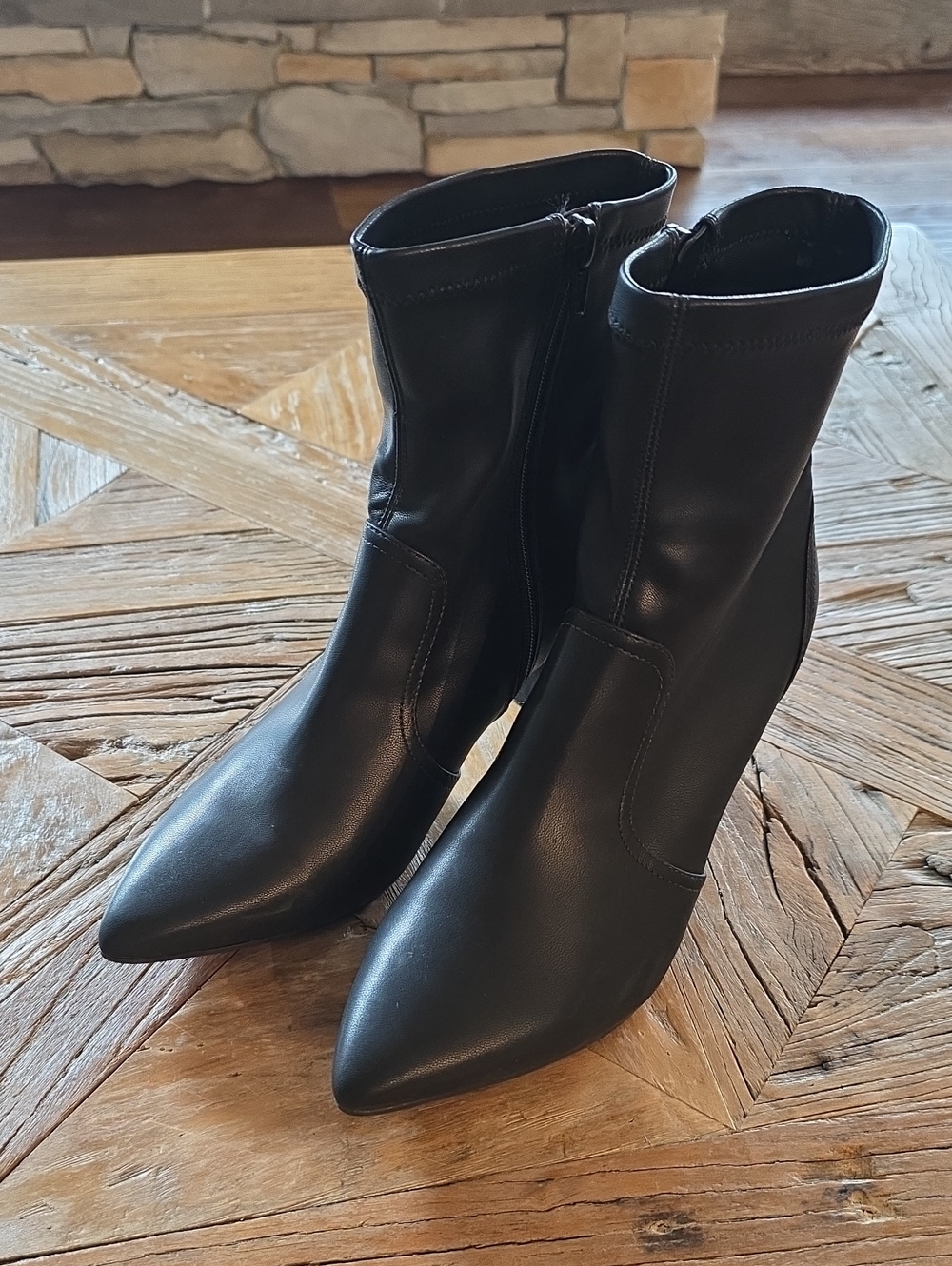 New CLARKS butter soft  pointed toe booties 6.5